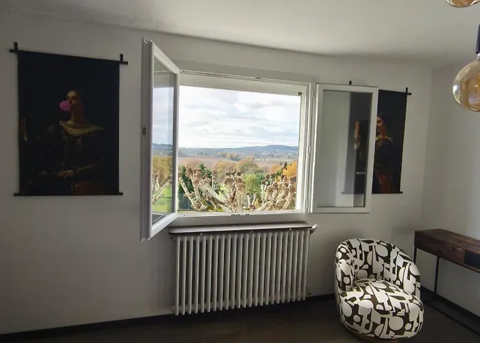 ベッド・アンド・ブレックファスト Le Repaire De L'aigle